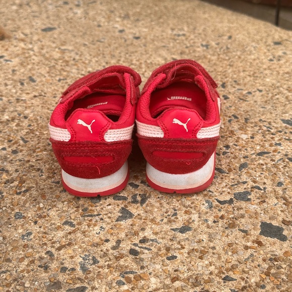 Girls Magenta Size 8 Puma sneakers - Picture 2 of 5